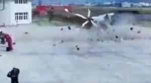 Video – Helikopter Yerde Böyle Kırım Geçirdi