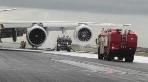 Boeing 747 Kargo Uçağının Motoru Yandı