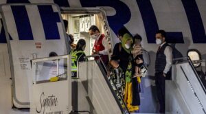 THY Uçağı Afgan Mültecileri Taşıdı