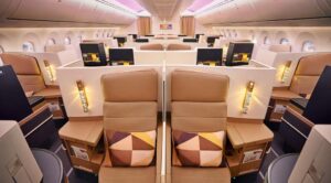 Ayakkabılarına Business Class Uçak Bileti Aldı