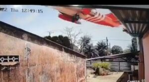 Video – Kargo Uçağı Kalkışında Elektrik Tellerine Çarpıyordu